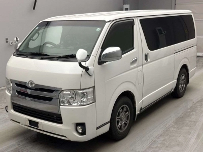 TOYOTA REGIUS VAN