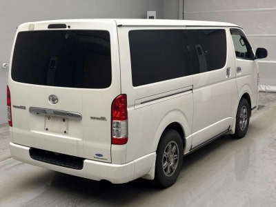 TOYOTA REGIUS VAN