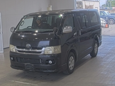 TOYOTA HIACE