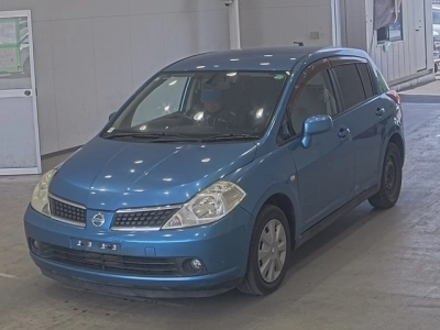 NISSAN TIIDA