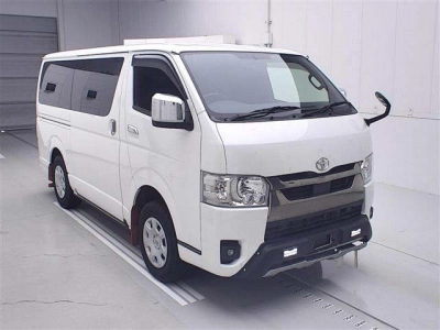 TOYOTA HIACE