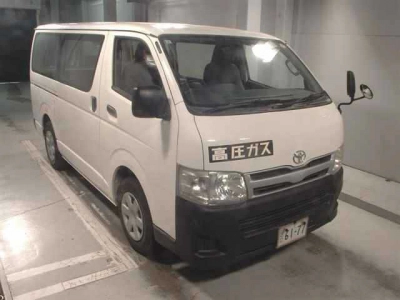 TOYOTA REGIUS VAN