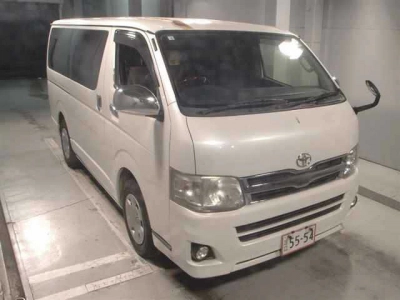 TOYOTA REGIUS VAN