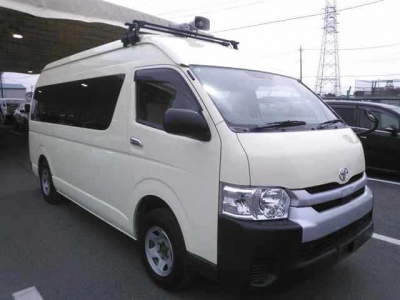 TOYOTA HIACE COMMUTER