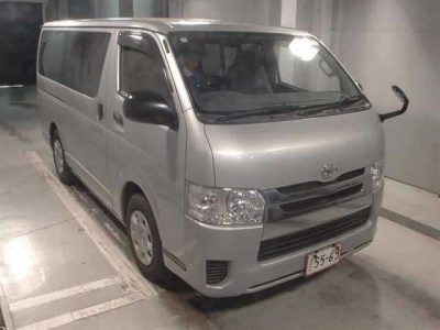 TOYOTA HIACE VAN