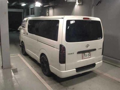 TOYOTA HIACE VAN