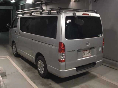 TOYOTA REGIUS VAN