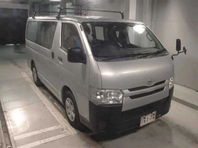 TOYOTA REGIUS VAN