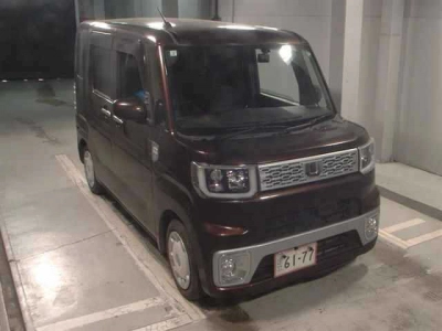 DAIHATSU WAKE