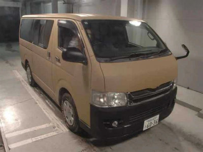 TOYOTA HIACE VAN