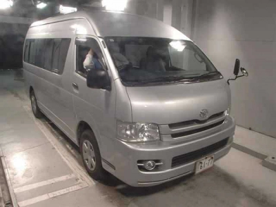 TOYOTA HIACE COMMUTER