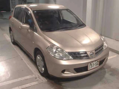 NISSAN TIIDA
