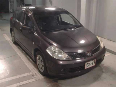 NISSAN TIIDA