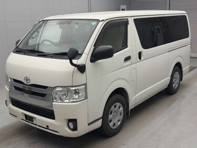 TOYOTA REGIUS VAN