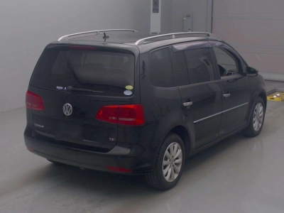 VOLKSWAGEN GOLF TOURAN