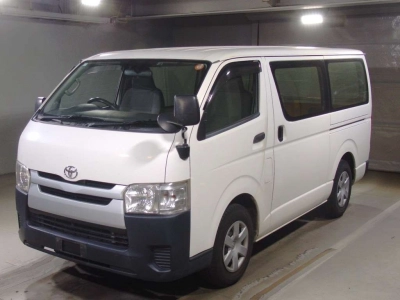 TOYOTA HIACE VAN