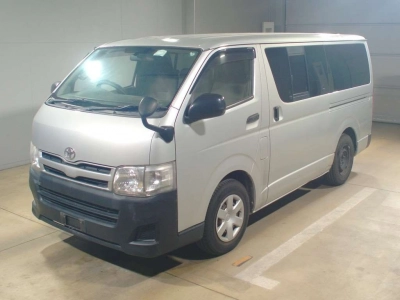 TOYOTA REGIUS VAN