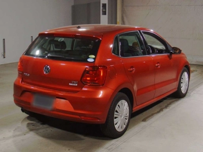 VOLKSWAGEN POLO