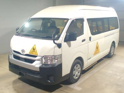 TOYOTA HIACE COMMUTER