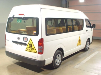 TOYOTA HIACE COMMUTER