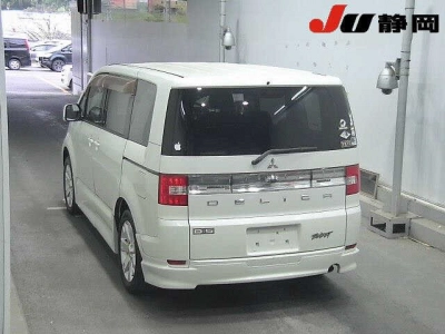 MITSUBISHI DELICA D:5