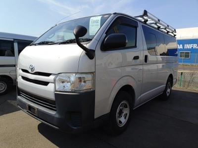 TOYOTA HIACE