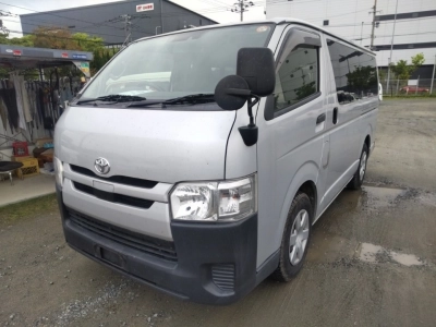 TOYOTA HIACE