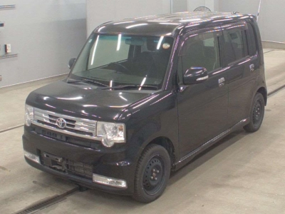 TOYOTA PIXIS SPACE