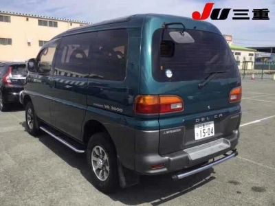 MITSUBISHI DELICA SPACE GEAR