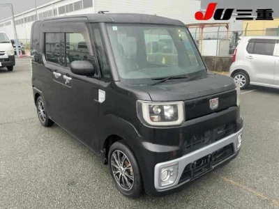 DAIHATSU WAKE