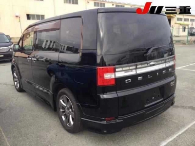 MITSUBISHI DELICA D:5