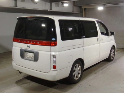 NISSAN ELGRAND