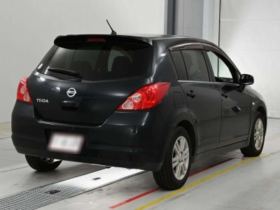 NISSAN TIIDA