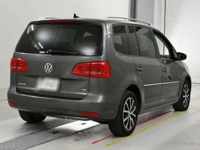 VOLKSWAGEN GOLF TOURAN