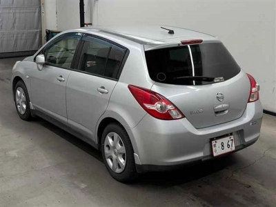 NISSAN TIIDA