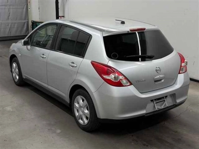 NISSAN TIIDA