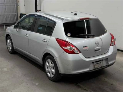NISSAN TIIDA