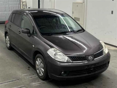 NISSAN TIIDA