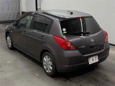 NISSAN TIIDA