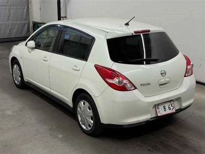 NISSAN TIIDA