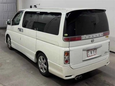 NISSAN ELGRAND