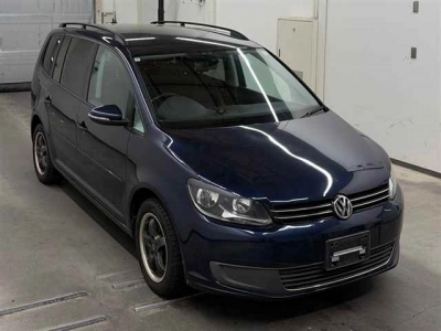 VOLKSWAGEN GOLF TOURAN