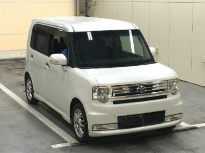 TOYOTA PIXIS SPACE