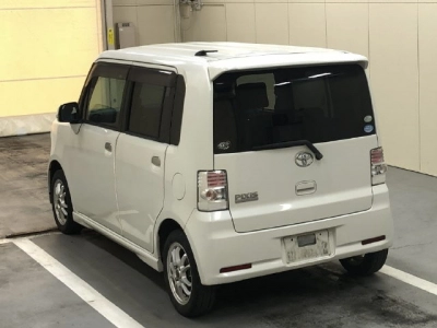 TOYOTA PIXIS SPACE