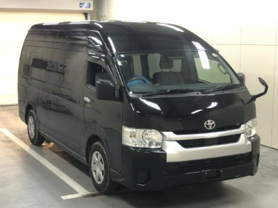 TOYOTA HIACE COMMUTER