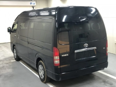 TOYOTA HIACE COMMUTER