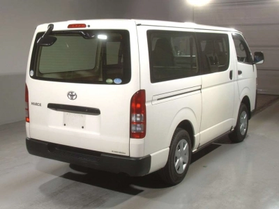 TOYOTA HIACE VAN
