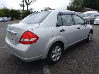 NISSAN TIIDA LATIO