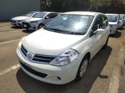 NISSAN TIIDA