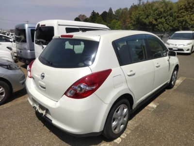 NISSAN TIIDA